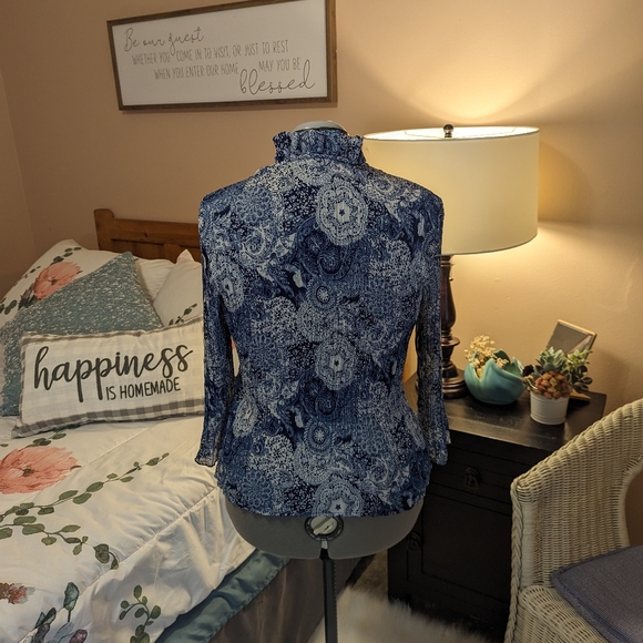 Larry Levine blue and white floral swirl button up - Picture 3 of 9